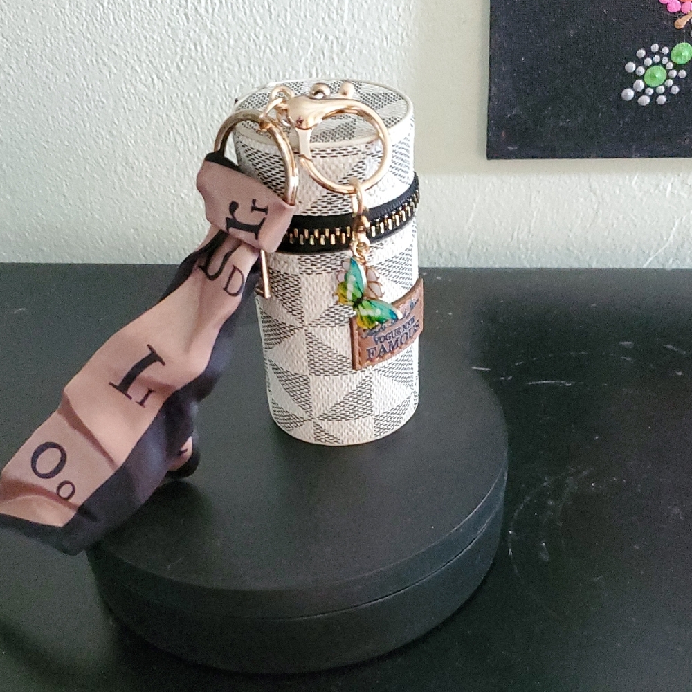 Checkered Cylinder Keychain Holder with Scarf Accent